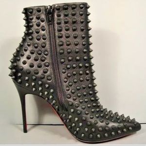 Authentic Christian Louboutin Snakilta booty- 38
